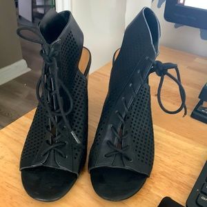 Bamboo Peep-Toe Lace-Up Sandals Size 8M